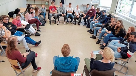 Das KomA-Team hat die Neuntklässler der Martinus-Oberschule Haren über die Volksdroge Alkohol informiert. Foto: Oberschule KOMA_TEAM.jpg