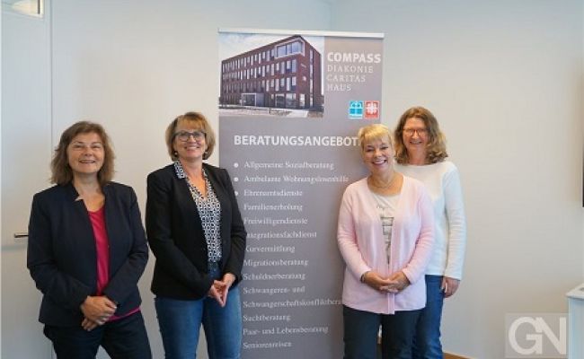   Ins Gespräch kommen über die Wohnungsprobleme in der Grafschaft wollen die Beraterinnen (von links) Eveline Gysbers, Dorothea Währisch-Purz, Hildegard Nyboer und Theresia Wilger mit Fachleuten von Stadt, Landkreis, Wohnungswirtschaft und Baubranche. Foto: Masselink